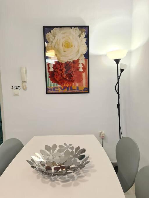 C Palacio Parking Segun Disponibilidad Sevilla Eksteriør billede