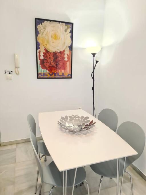 C Palacio Parking Segun Disponibilidad Sevilla Eksteriør billede