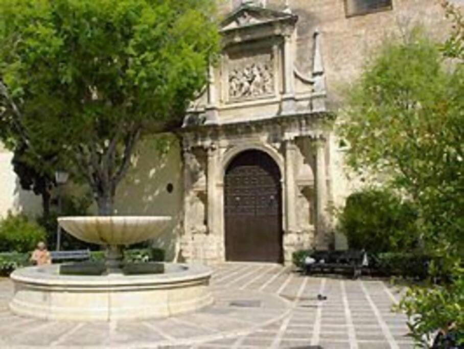 C Palacio Parking Segun Disponibilidad Sevilla Eksteriør billede