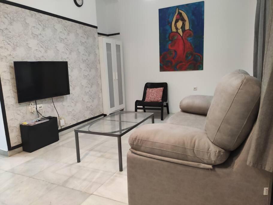 C Palacio Parking Segun Disponibilidad Sevilla Eksteriør billede