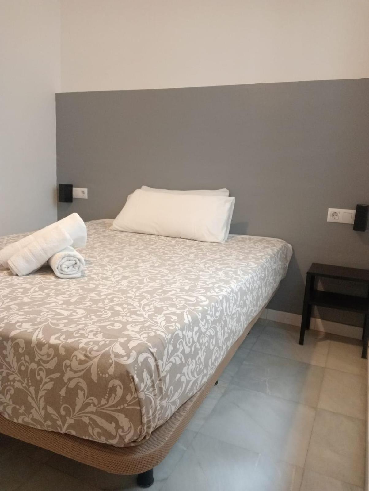 C Palacio Parking Segun Disponibilidad Sevilla Eksteriør billede